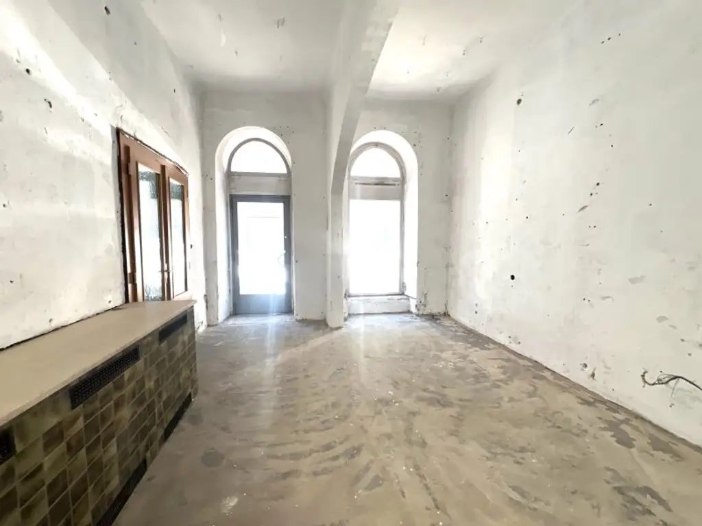 Top Lage! Renovierungsbedürftige Praxis oder Büro - aus Alt wird Neu