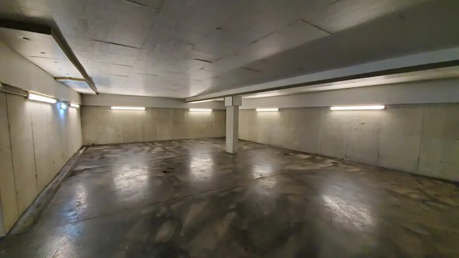 Zinshaus mit 5 Wohneinheiten, 5 KFZ Garagenplätze, Balkone, Garten (vermietet)