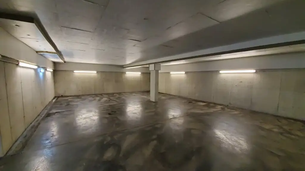 Zinshaus mit 5 Wohneinheiten, 5 KFZ Garagenplätze, Balkone, Garten (vermietet)