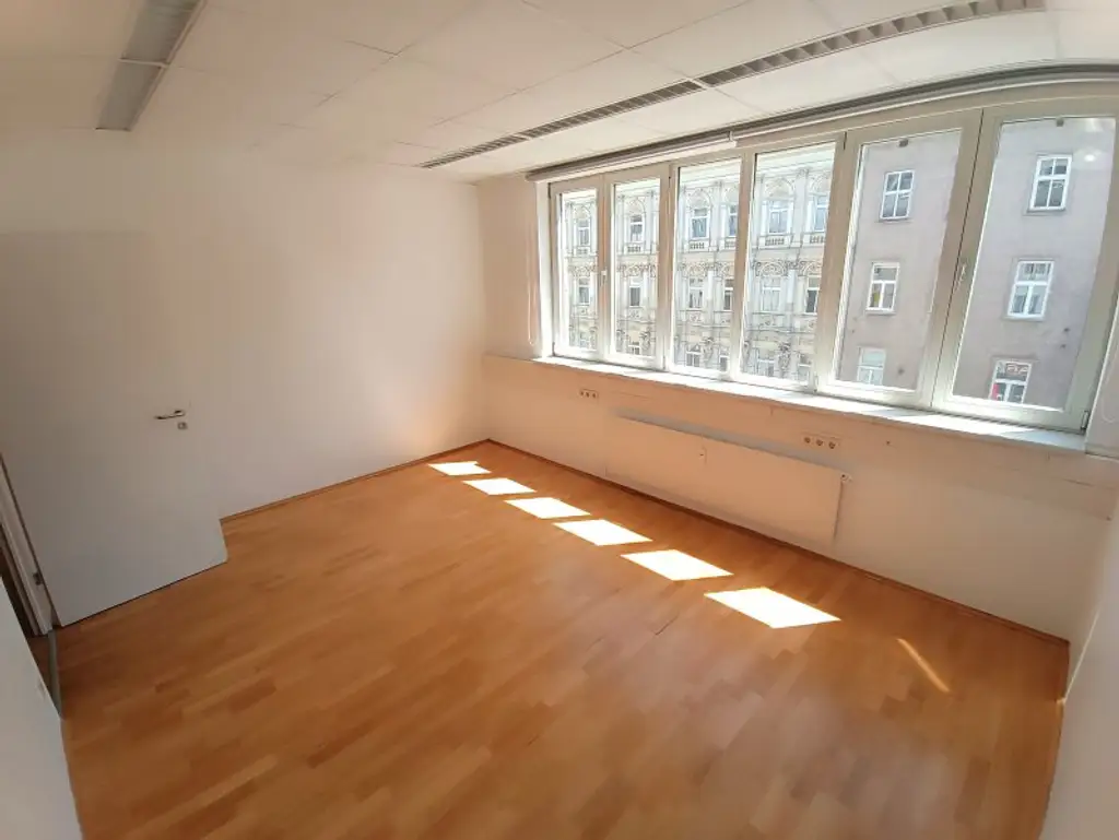 Großzügige Bürofläche mit rund 155 m² und Ausrichtung in den Innenhof! 6 Zimmer + Empfangsbereich direkt bei der Straßenbahn Yppengasse!