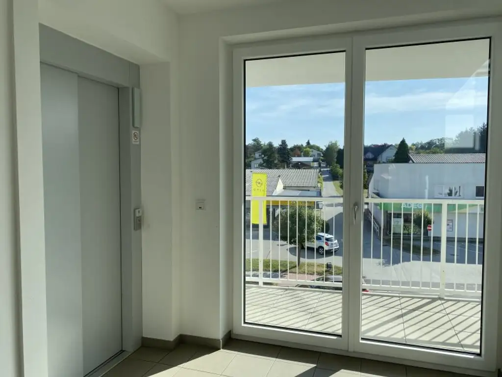 Sehr schöne , neue Mietwohnung, teilmöbliert