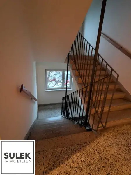 Breitenfurterstraße 222: perfekt aufgeteilte Wohnung im 3. Stock OHNE Lift (mit Balkon und Weitblick)