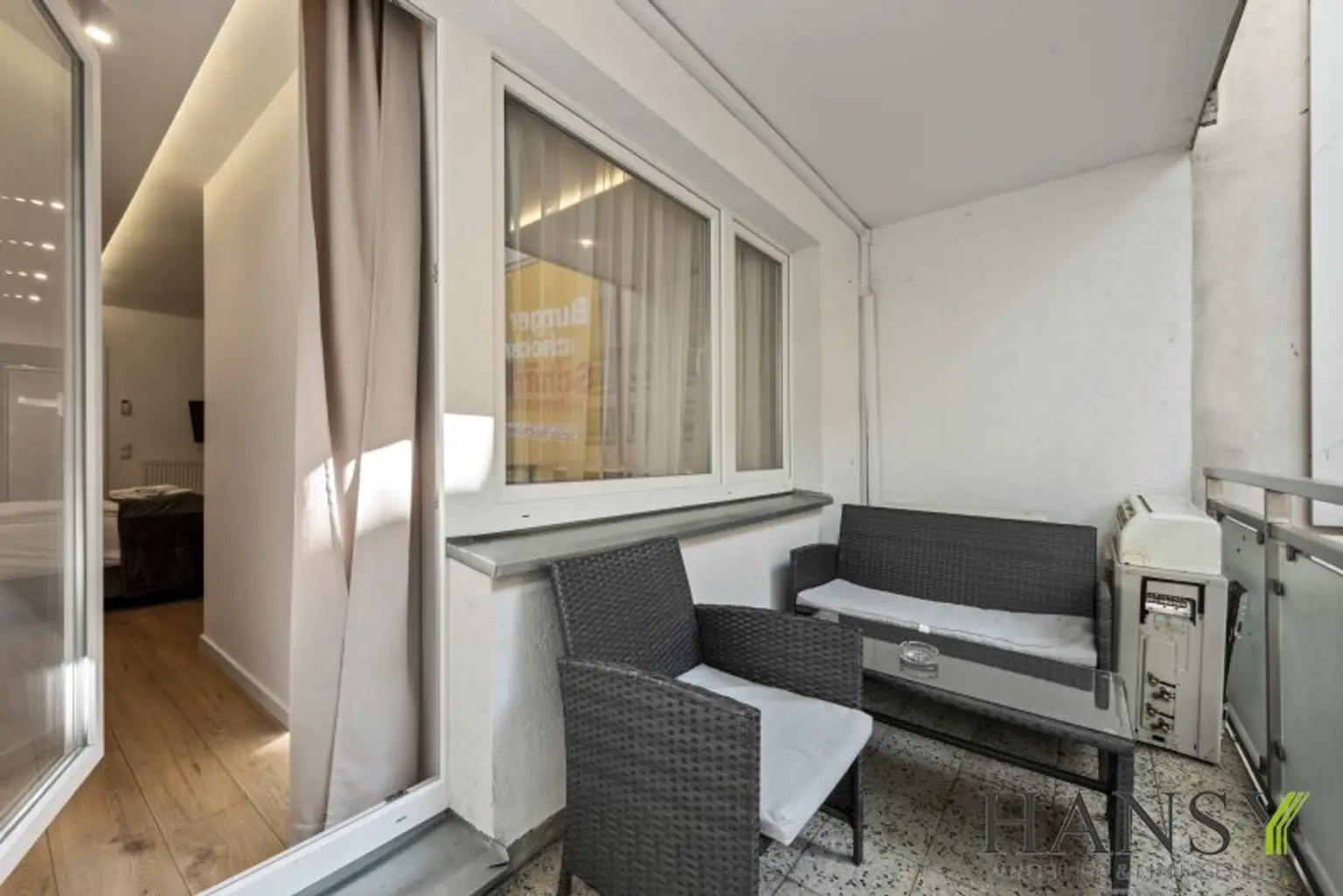 Vollmöblierte 3-Zimmer-Wohnung mit Loggia & zwei getrennt begehbaren Schlafzimmern! (WG-tauglich) 5 Gehminuten zur Mariahilfer-Straße