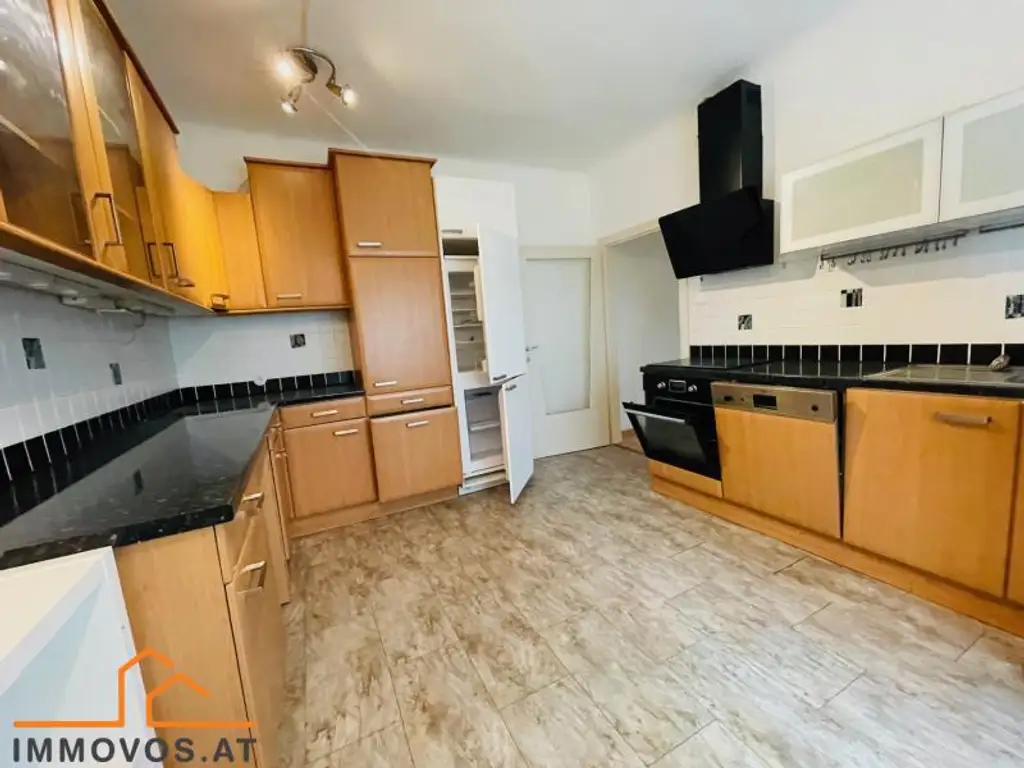 ***SEHR SCHÖNE BALKONWOHNUNG***