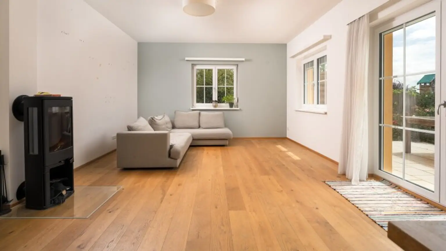 Charmantes Einfamilienhaus mit Nebengebäude und Doppelcarport – Ihr neues Zuhause wartet!