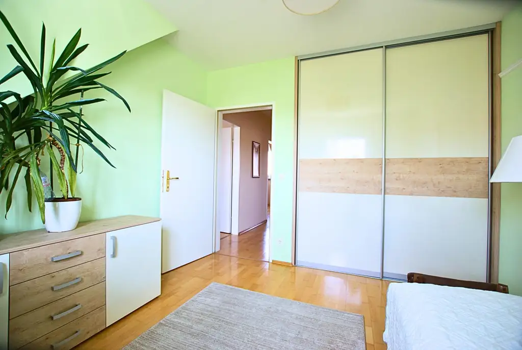 FUNKELNDES JUWEL! Wunderschönes Reihenhaus in Top Zustand!