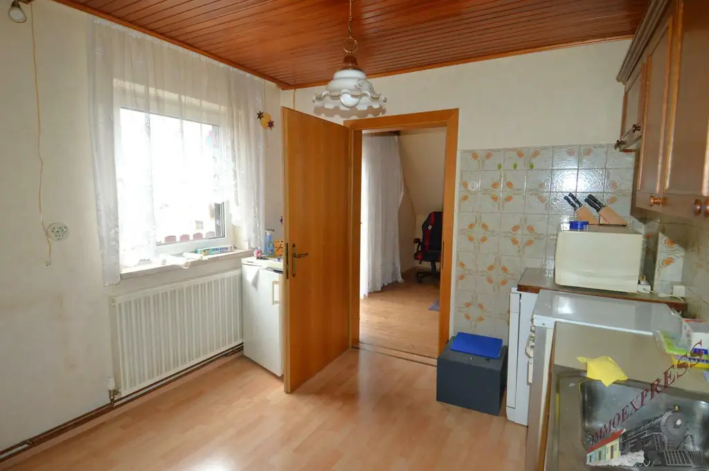 Ein-/ Zweifamilienhaus auf 1.490 m² mit Einliegerwohnung und Garage - Sackgasse