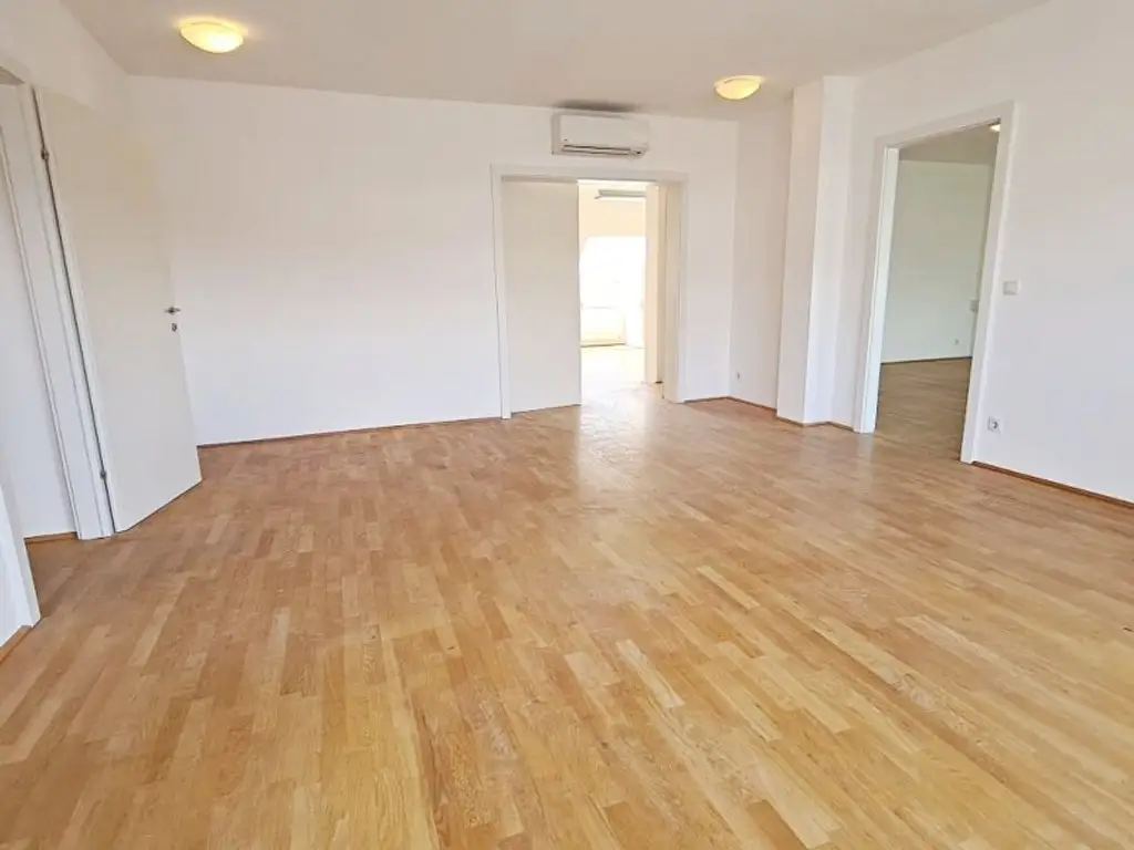 ZIEGLERGASSE bei FUZO Mariahilfer Straße, 141 m2 Bürofäche, 3 Zimmer, Serverraum, Küche, Klimaanlagen, Dachgeschoß