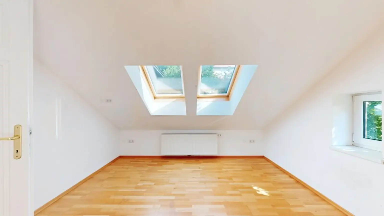 Gemütliche Dachgeschoss-Wohnung | Veranda | Grünlage | gute Verkehrsanbindung