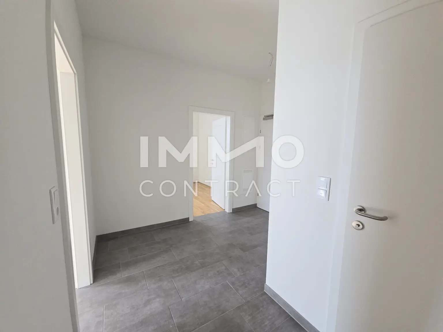 Neuwertige 3 Zimmer Wohnung mit Balkon in zentraler Lage - Harter Straße 86 - Top 09