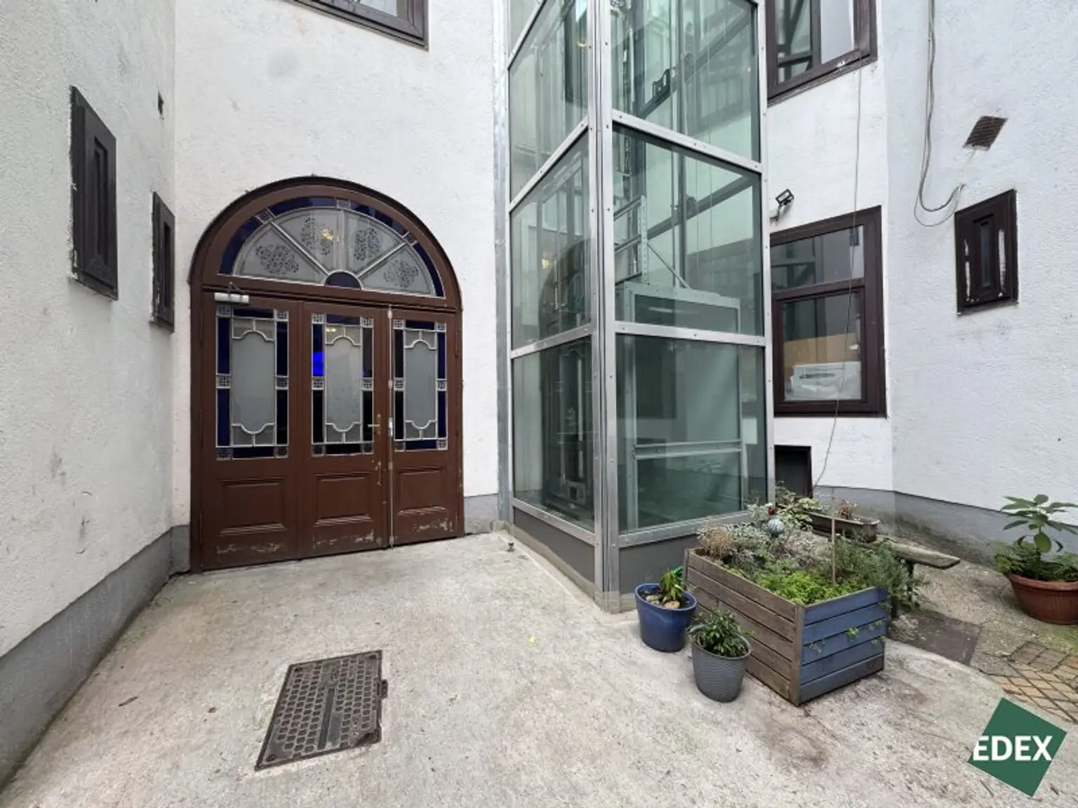 Wohnung mit Potential: Sanierungsbedürftige 2-Zimmer Wohnung nahe Augarten