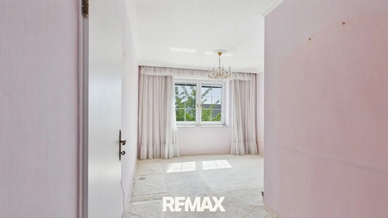 Sanierungsbedürftiges Schmuckstück - Ein Zuhause mit Charme, Licht und Möglichkeiten