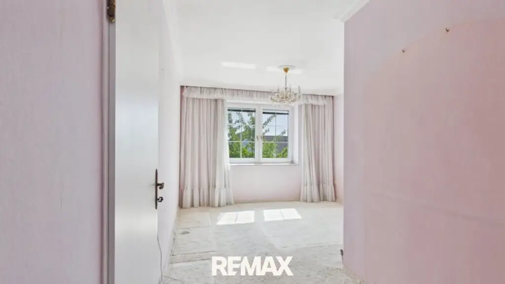 Sanierungsbedürftiges Schmuckstück - Ein Zuhause mit Charme, Licht und Möglichkeiten