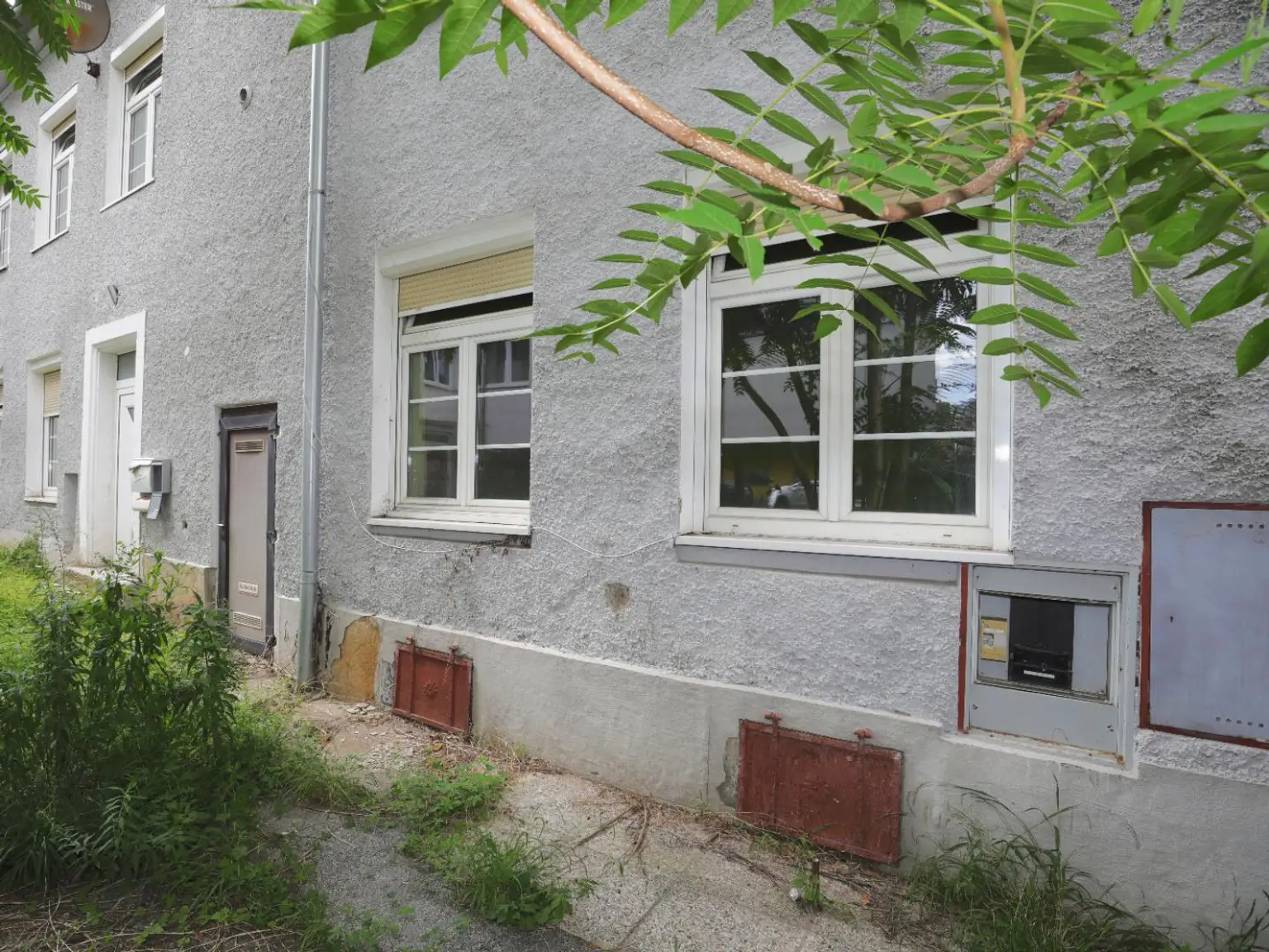 Renovierungsbedürftiges ZInshaus mit aureichend Parkplätzen im Trendbezirk Graz/Lend