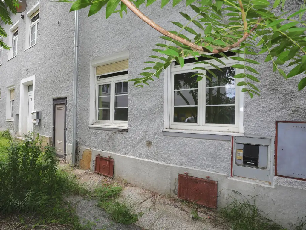 Renovierungsbedürftiges ZInshaus mit aureichend Parkplätzen im Trendbezirk Graz/Lend
