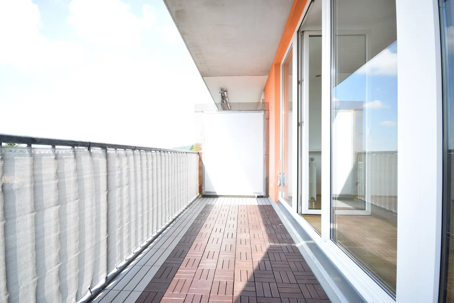 "ITZLING - Sonnige Wohnung mit Balkon und TG-Stellplatz"