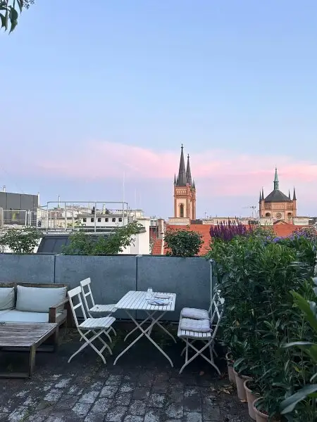 Willkommen auf der Sonnenseite! Ihre neue Wohlfühloase mit sonniger Dachterrasse und wunderbarer Aussicht im Herzen der Josefstadt