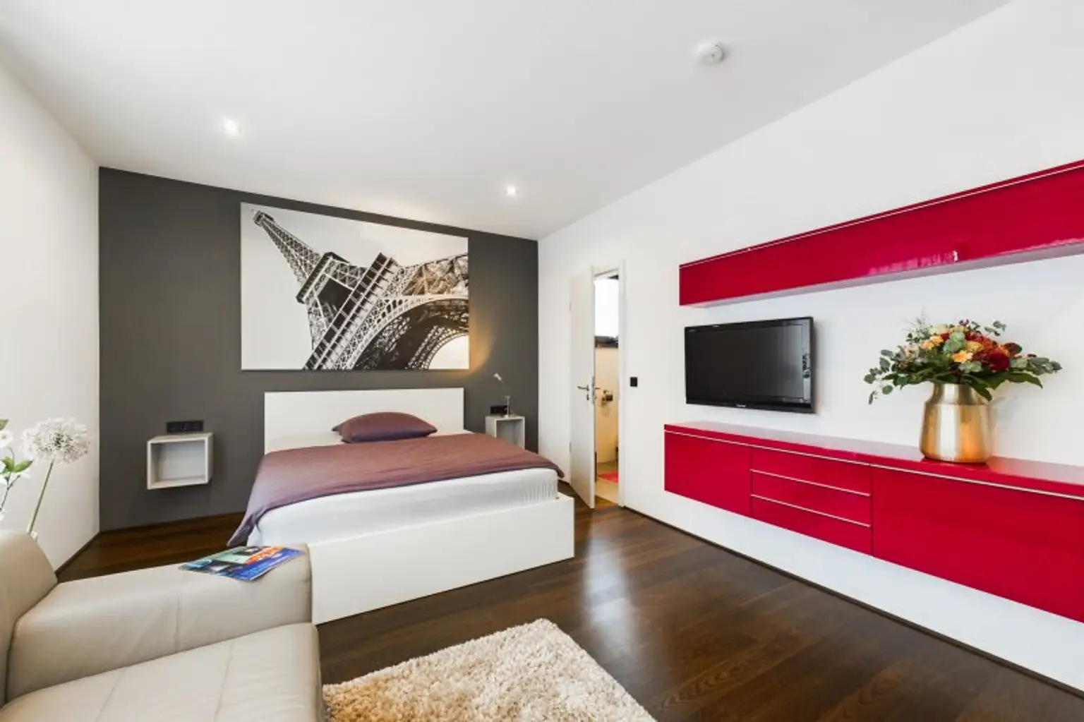 Exklusive Villa mit Indoor- & Outdoor-Pool, Smart-Home-Ausstattung und durchdachtem Raumkonzept