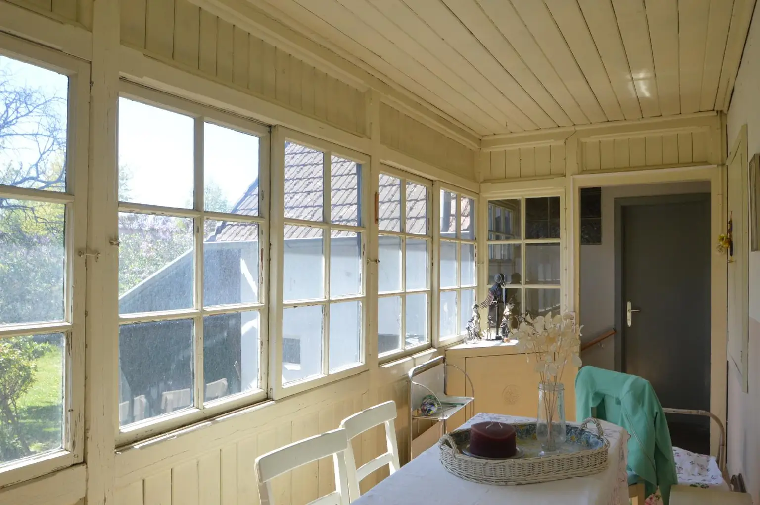 Glasveranda zum Garten gerichtet