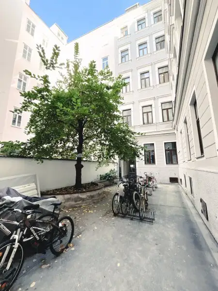 Ihr neues Zuhause im 2. Bezirk mit Balkon: Altbaucharakter trifft modernen Erstbezug, unweit des Augartens.