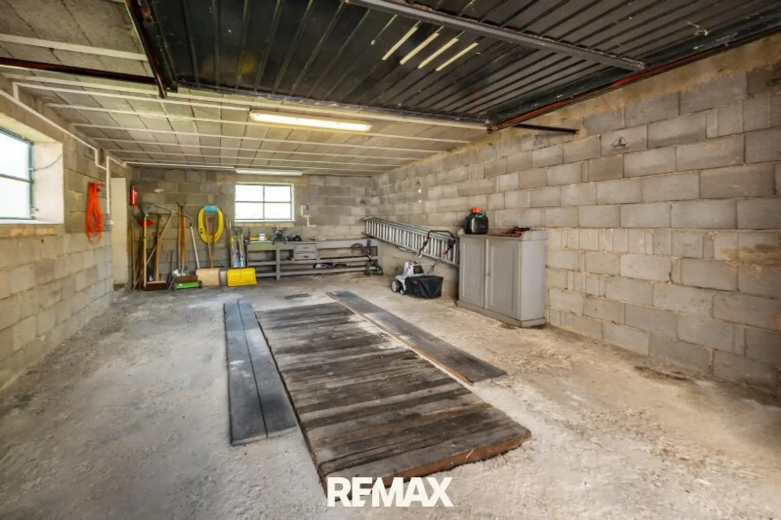 Garage mit Werkstatt