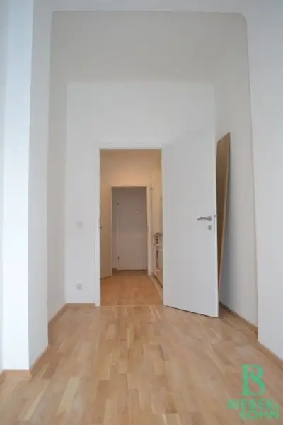 Zimmer/Blick Küche/Eingang