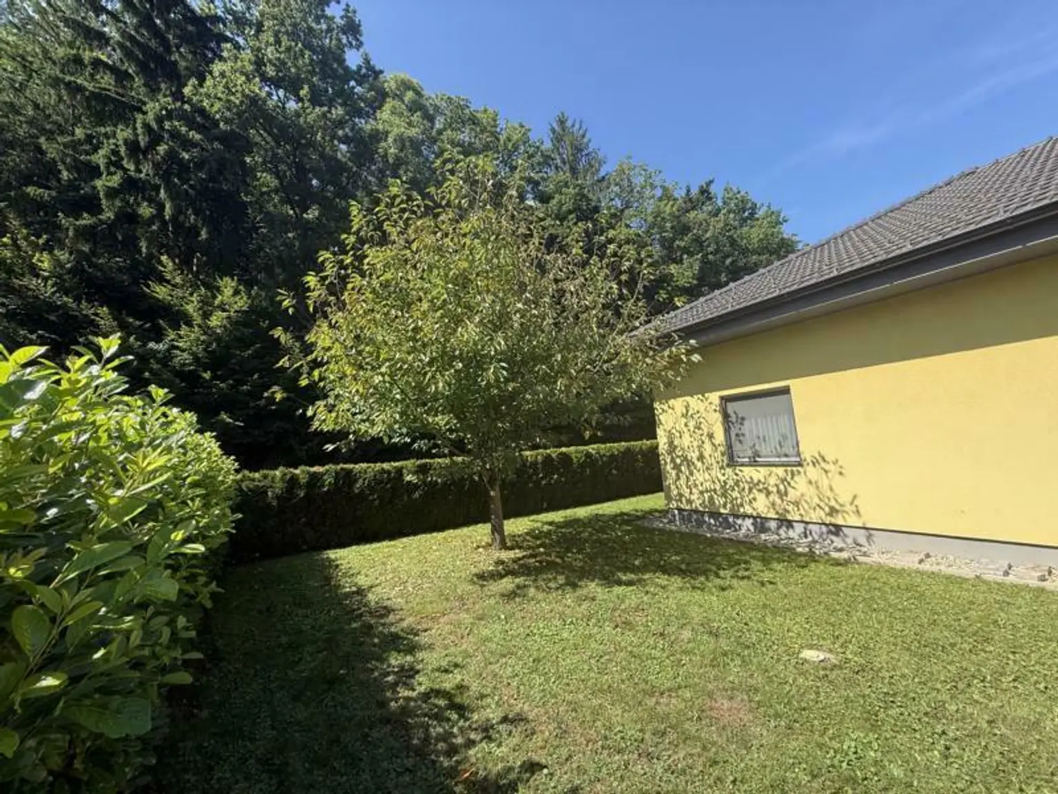 *** Eleganter und stilvoller Bungalow in begehrter Siedlungslage *** unmittelbare Nähe zur Stadt Feldbach ***
