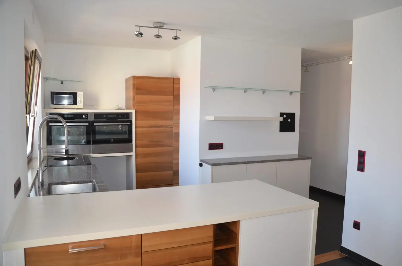 Moderne 4-Zimmer-Wohnung mit Wintergarten und Balkon
