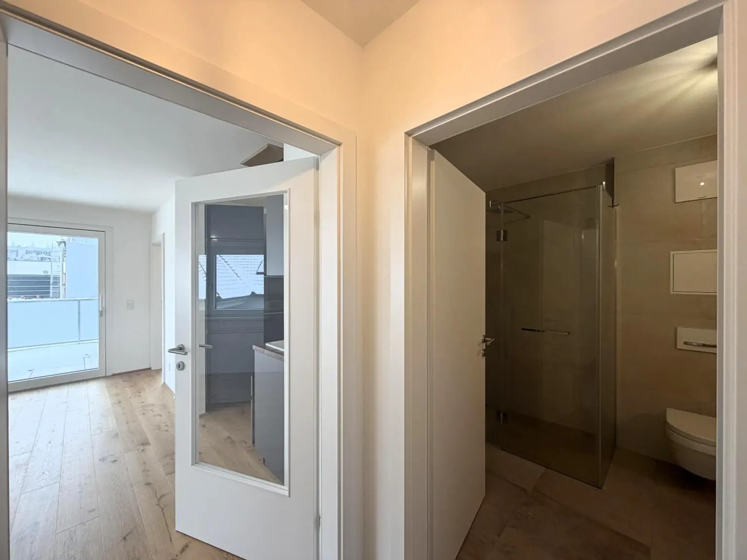 Wohnungseingang / Eingang Bad und Wohnzimmer