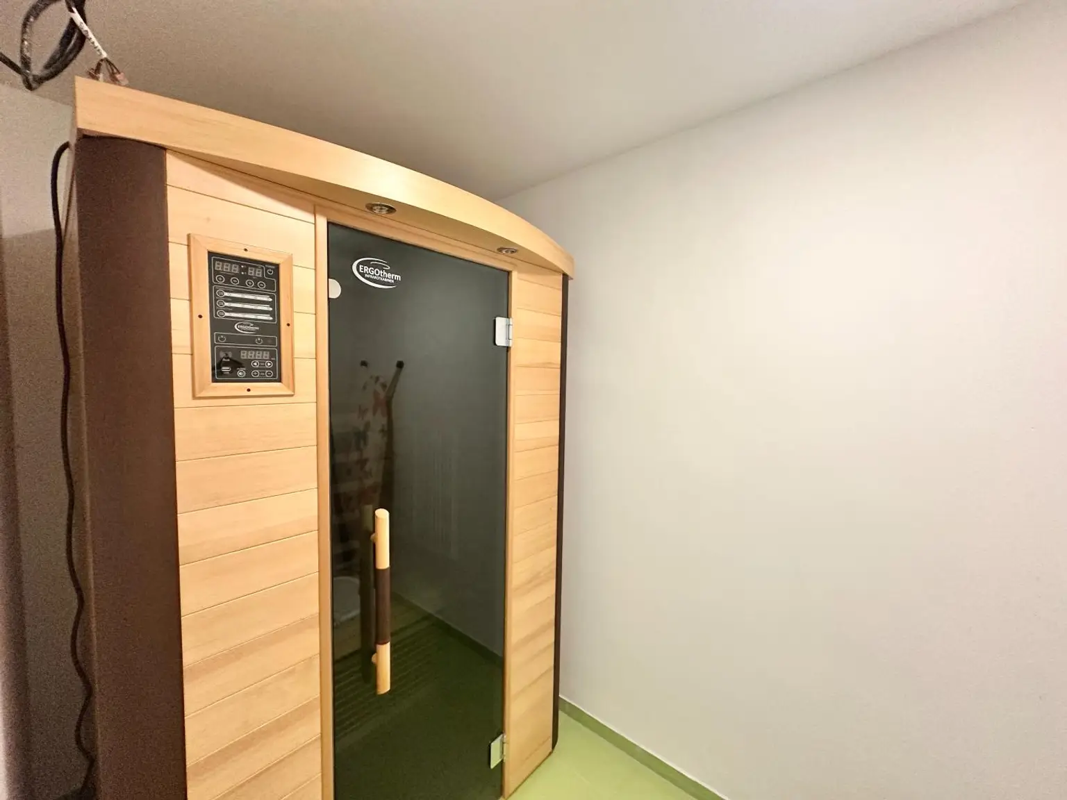 Exklusives Landhaus: Historie, Wellness & kristallklarer Salzwasser-Naturpool