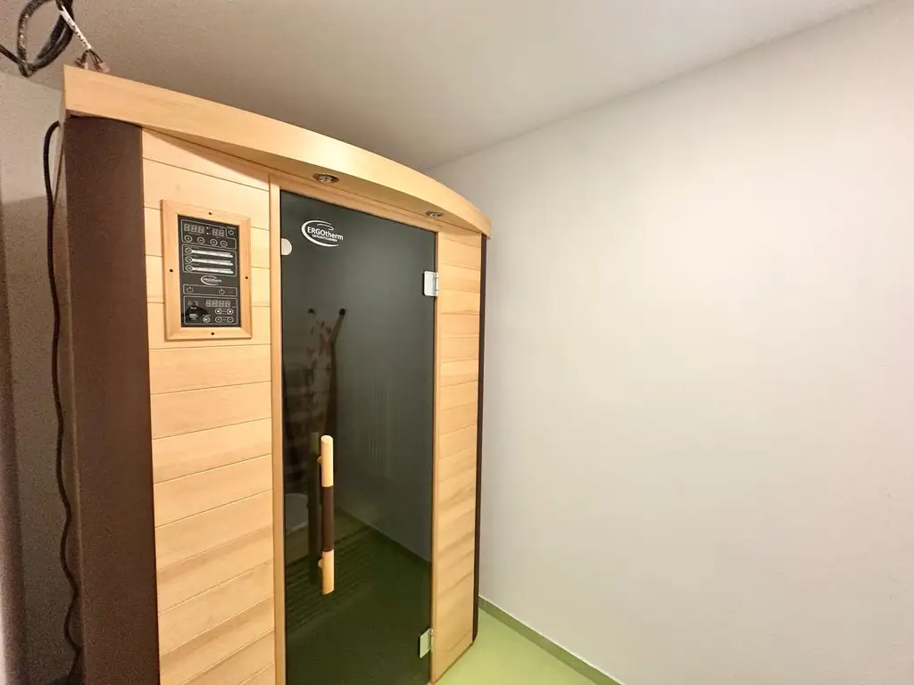 Exklusives Landhaus: Historie, Wellness & kristallklarer Salzwasser-Naturpool