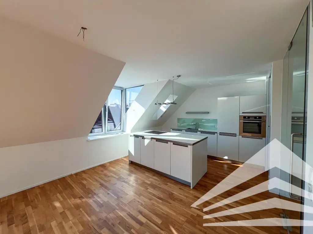 2 Zimmer Penthousewohnung mit Terrasse in Bestlage am Tummelplatz!