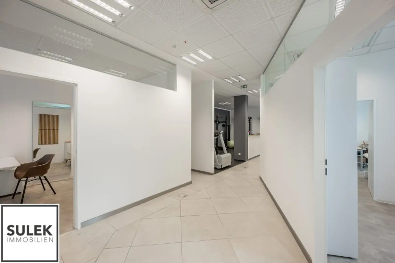 Ihr neuer Unternehmenssitz: Modernes Büro/ Praxisgebäude in Mödling mit Top-Anbindung