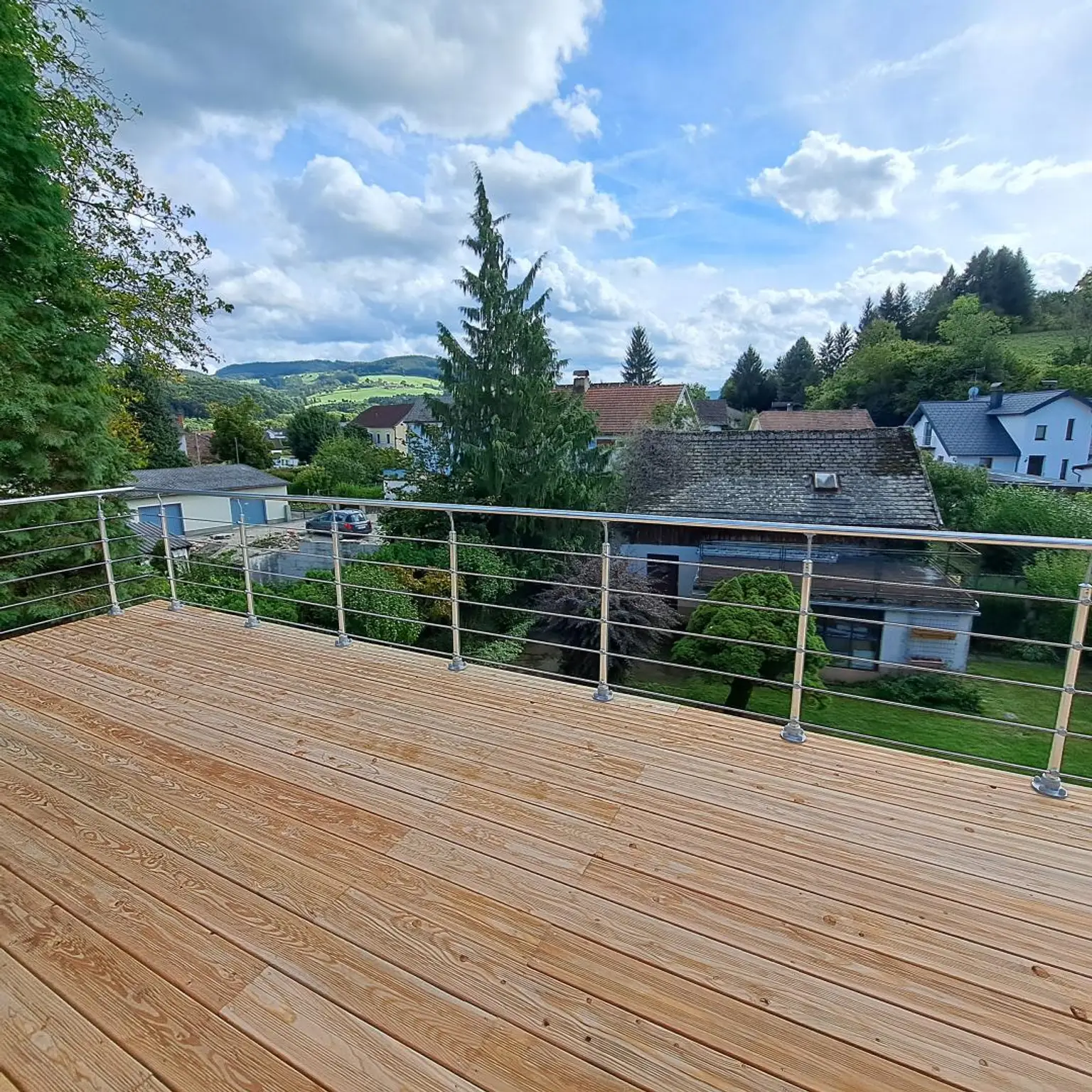 PROVISIONSFREI! Dachgeschosswohnung mit Terrasse - Eigengarten möglich!
