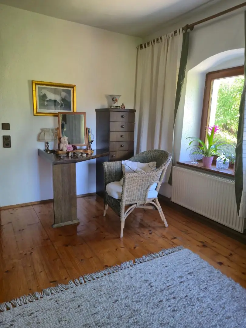 Wunderschöner Dreikanthof in Ruhelage mit Reithalle