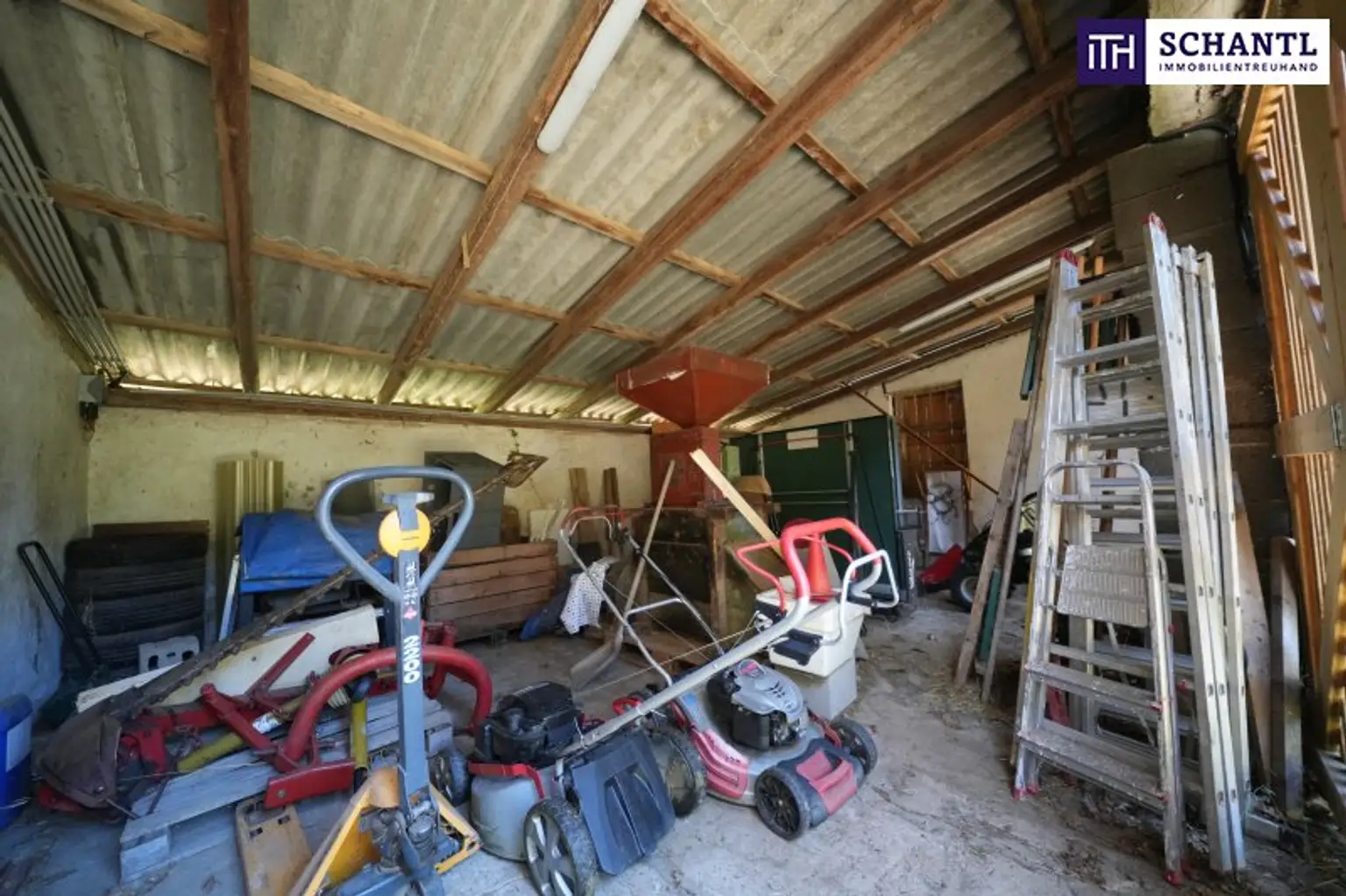 SENSATIONELLES JUWEL! Exklusiver Vierkanthof im Thermenland Steiermark – Wohnen, Reiten & Leben mit Pool und Natur!