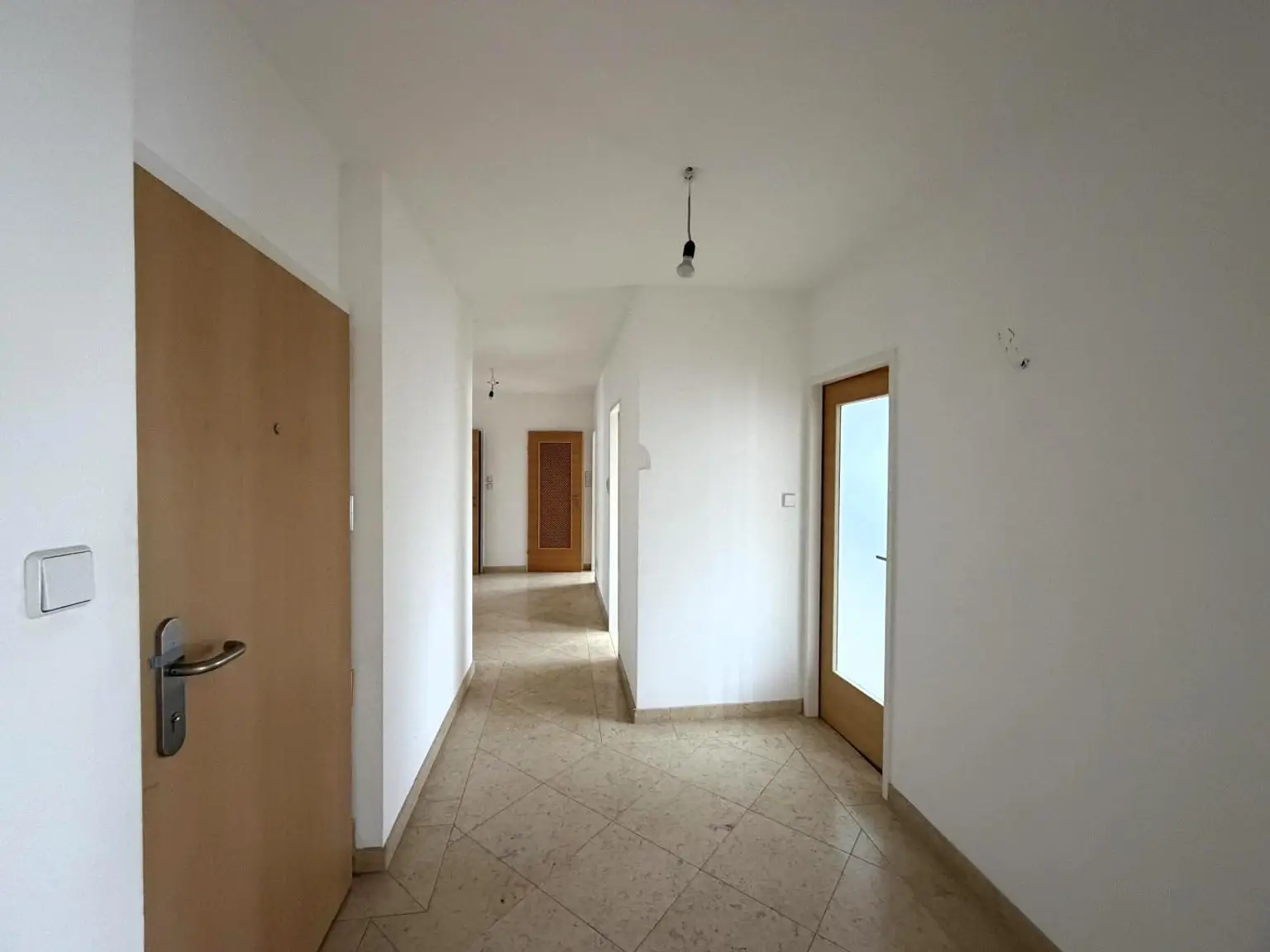 Eingang / Verbidungsflur