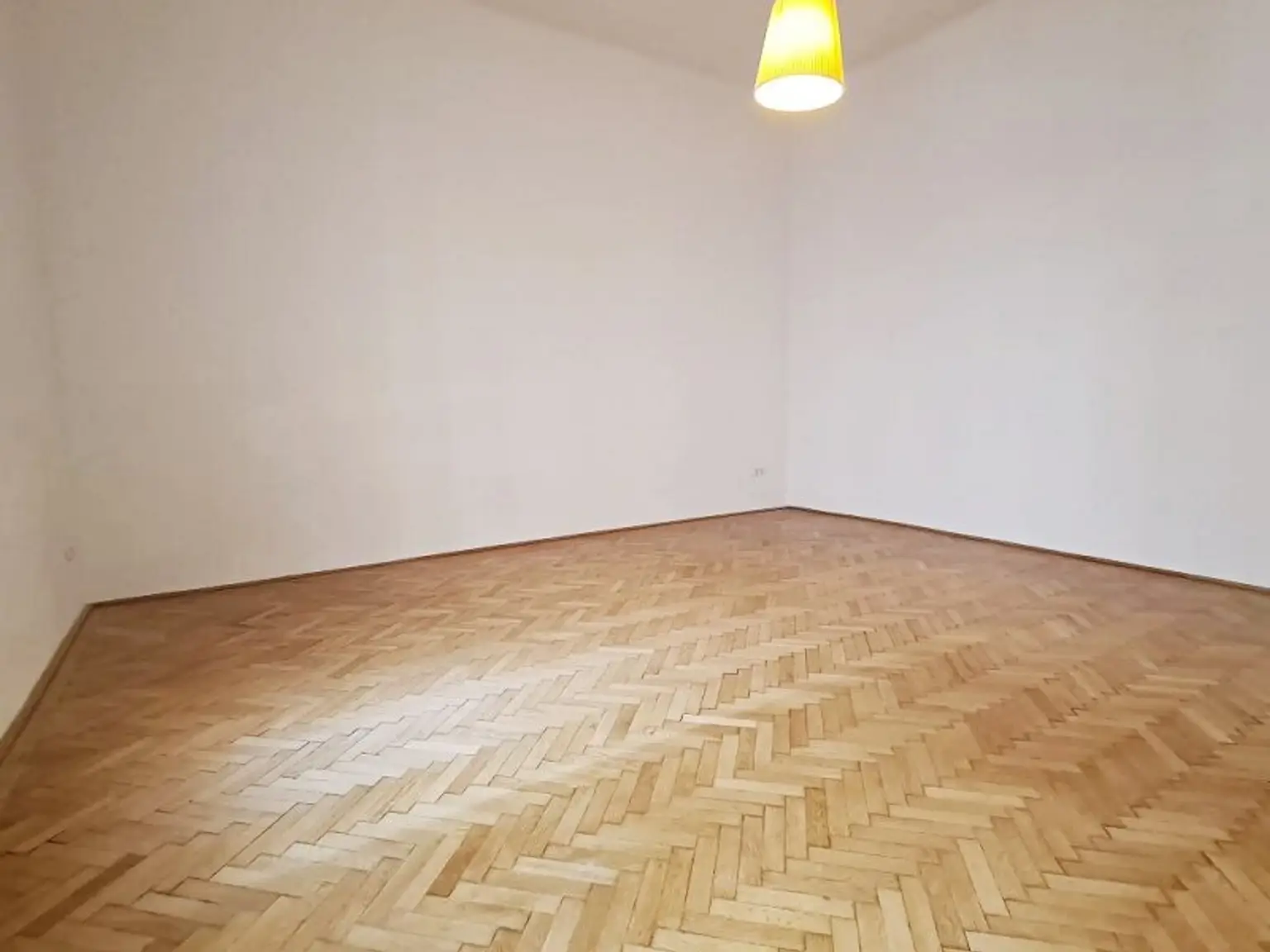 MÖLLWALDPLATZ, gepflegte 59 m2 Altbau, Wohnküche, 1 Zimmer, Duschbad, Parketten, Flügeltüren, U1-Nähe
