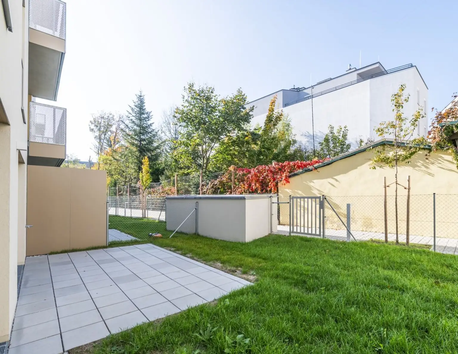 PROVISIONSFREI! Lichtdurchflutete Gartenwohnung inmitten der Stadt | 3 Zimmer zum Wohlfühlen | Tiefgarage