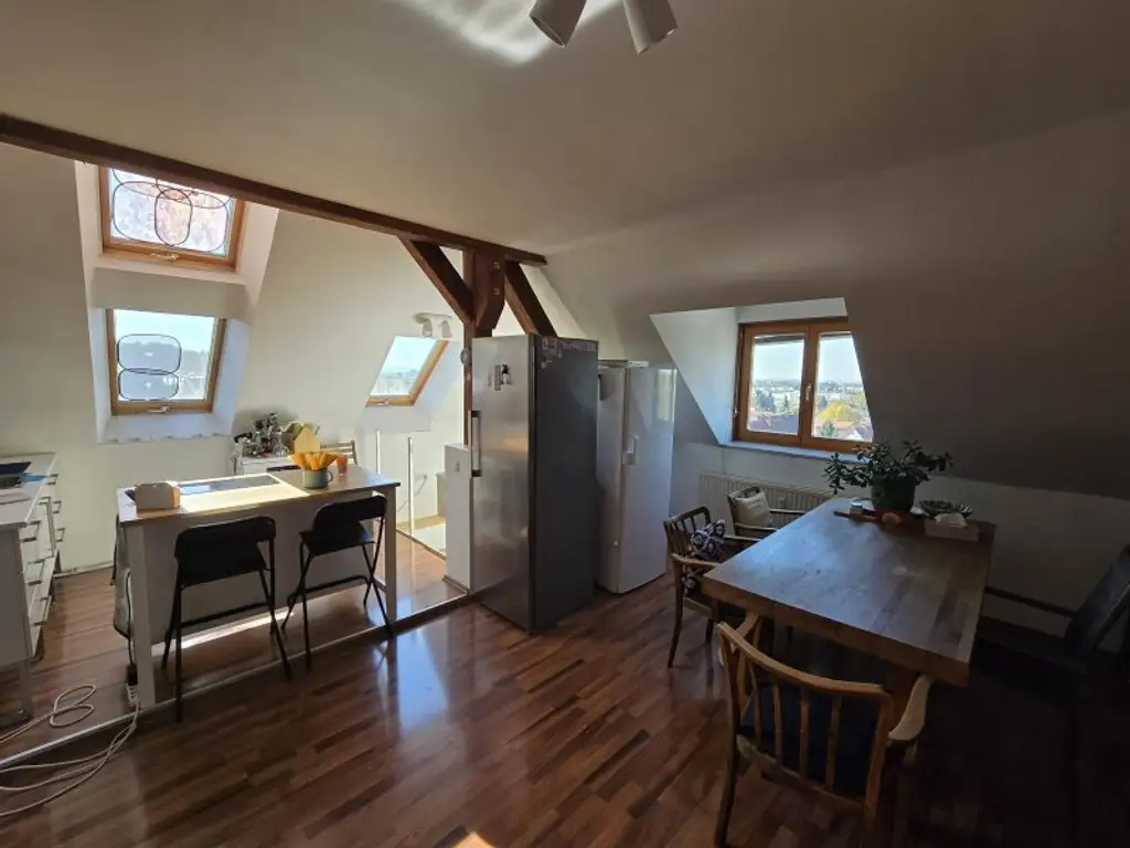 Exklusive Stadtwohnung mit großzügiger Fläche, 5 Zimmer und hochwertiger Ausstattung - Perfekt für Familien!