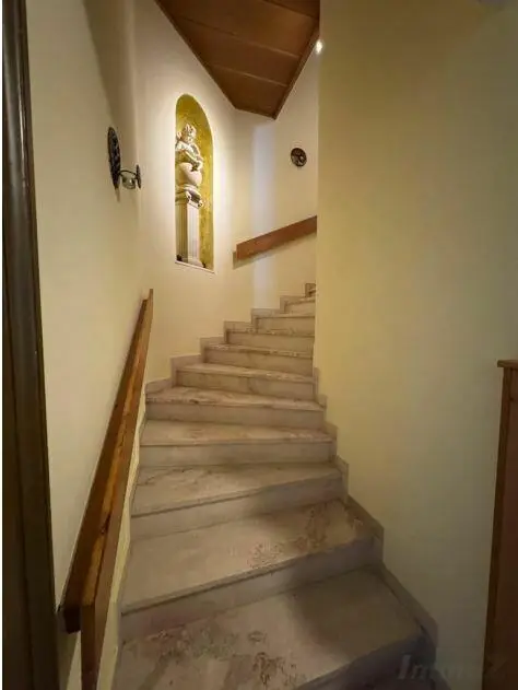 **Villa mit Türmchen in bester Lage  ** 2 Wohneinheiten ** parkähnlicher Garten **2 Parzellen **