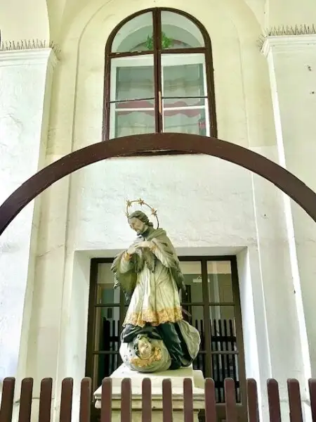WOHNEN im 7-ten HIMMEL - INNENSTÄDTISCHE EIGENTUMSWOHNUNG- ELEGANTE Klassische Wiener-Altbau-Wohnung mit 2-Zimmern in Top Lage am SPITTELBERG - DURCHHAUS!