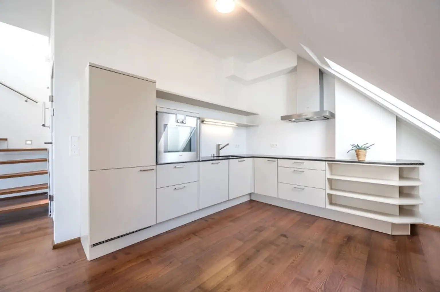 Panoramaliebling: Luxuriöse DG-Wohnung mit Dachterrasse und Fernblick