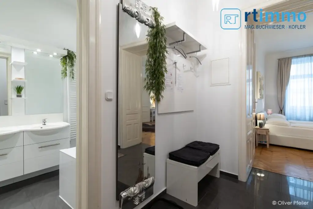 IHR NEUES ZUHAUSE WARTET: ELEGANT EINGERICHTETE ALTBAUWOHNUNG