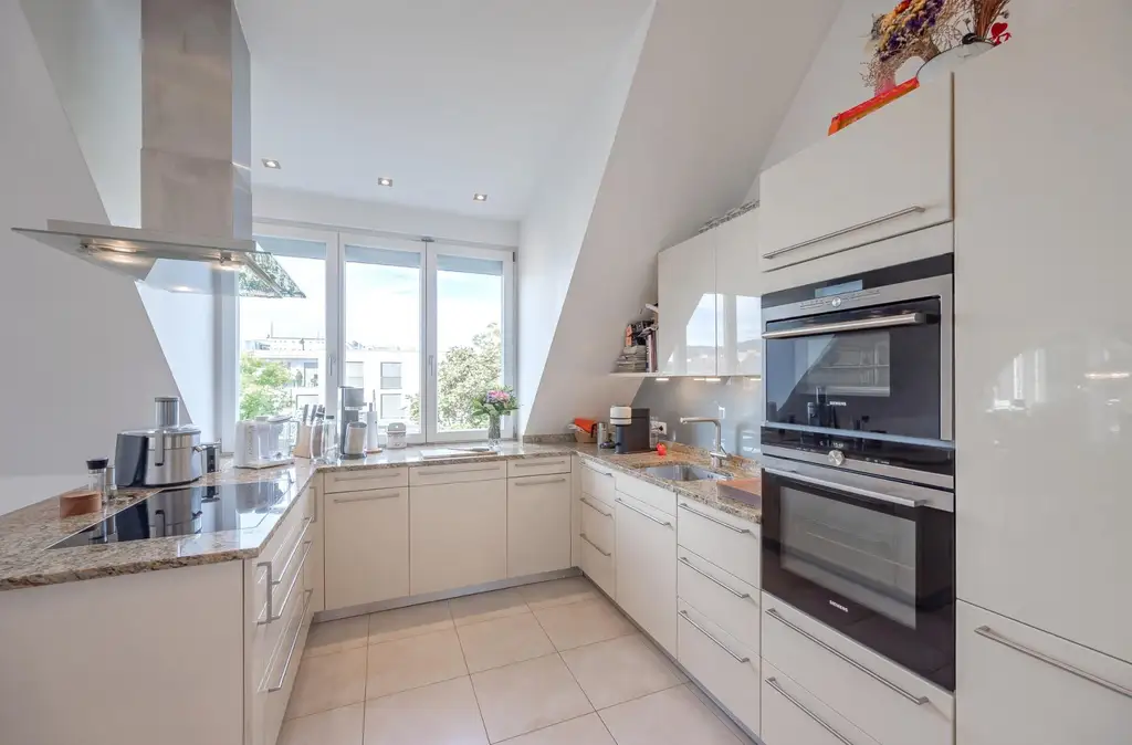 Seltene Gelegenheit in Döbling! Zentrales Luxus-Penthouse mit vier Dachterrassen und Pool