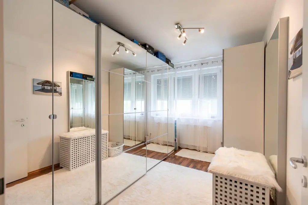 Traumhafte, barrierefreie Wohnung mit großem Garten und zwei Tiefgaragenplätzen