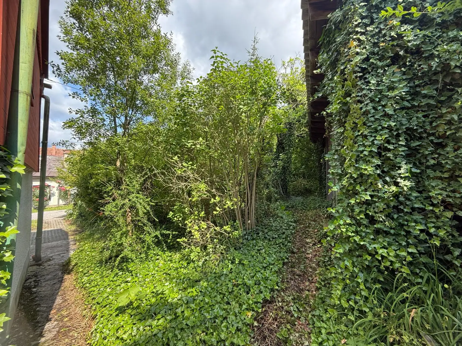 *** Charmantes Landhaus, 154m², Teilsaniert mit großem Gartenanteil und viel Potenzial ***