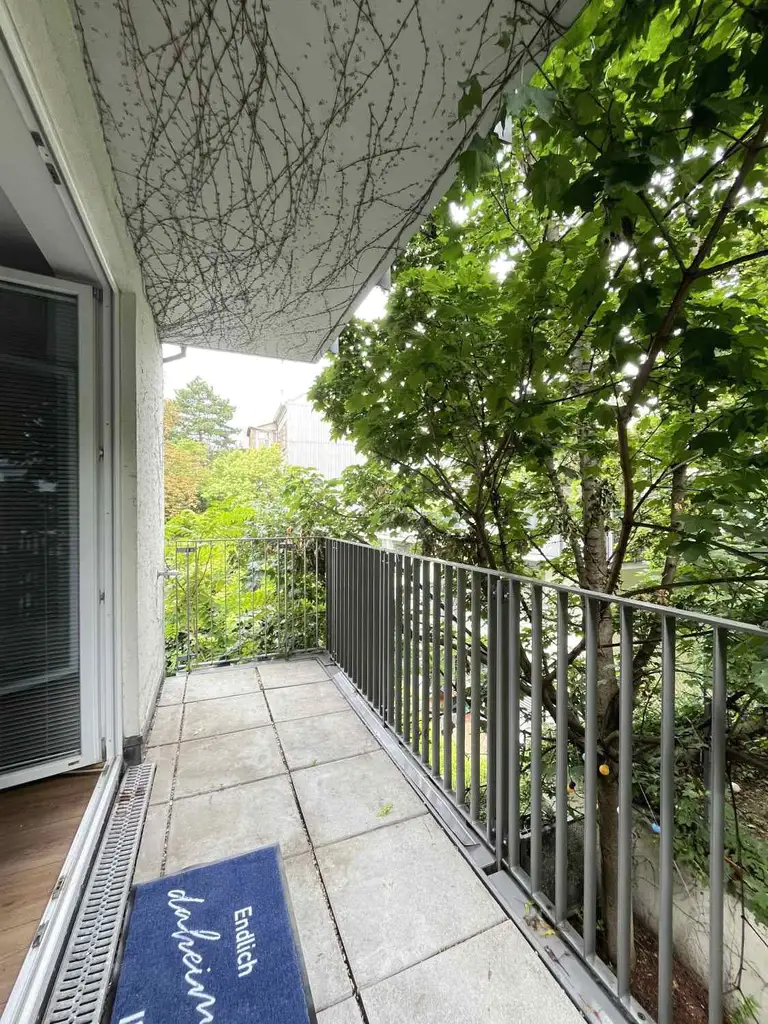 Teilsanierte 2-Zimmer-Wohnung mit Balkon in den grünen  Innenhof!