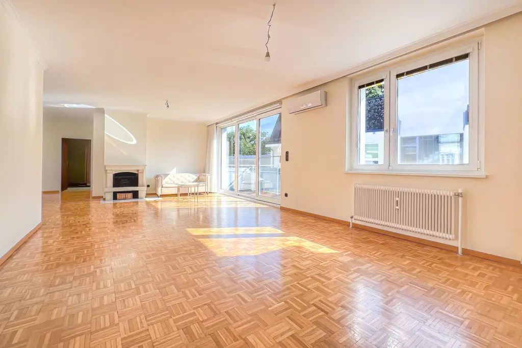 “Rare Parkside Living! Beside Vienna’s Romantic English Garden!“