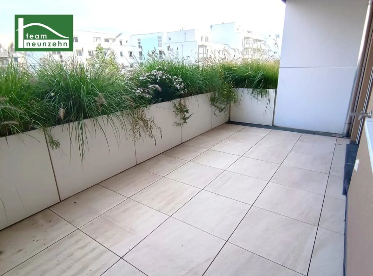 MITTEN IN DER STADT Ruhe auf der begrünten Terrasse genießen - 2 Zimmer Neubauwohnung. - WOHNTRAUM